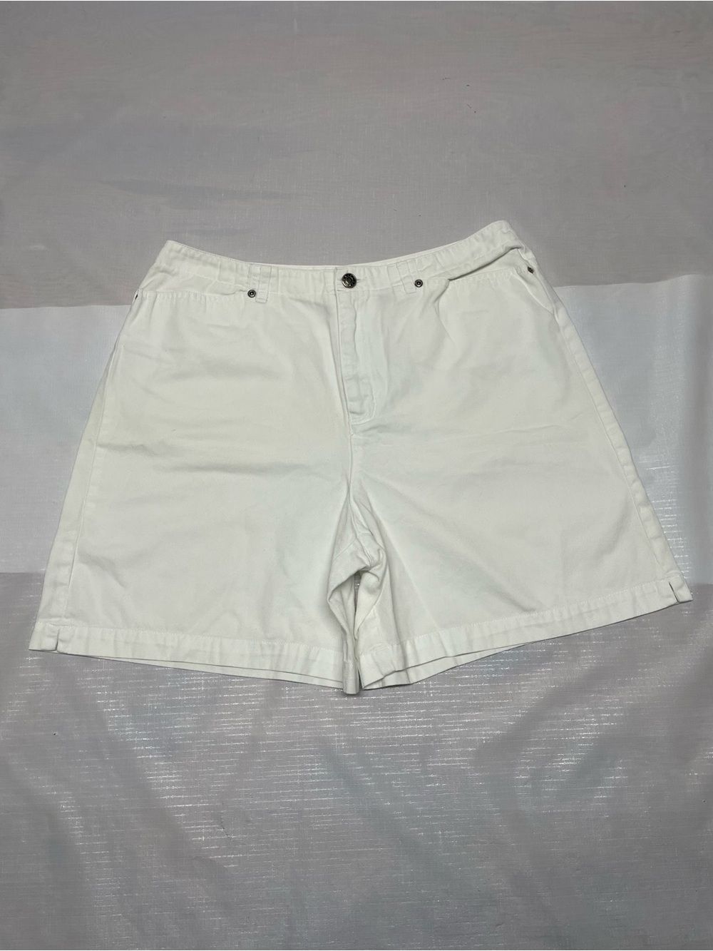 Classic White Denim Shorts – Clean Everyday Style Sz:14